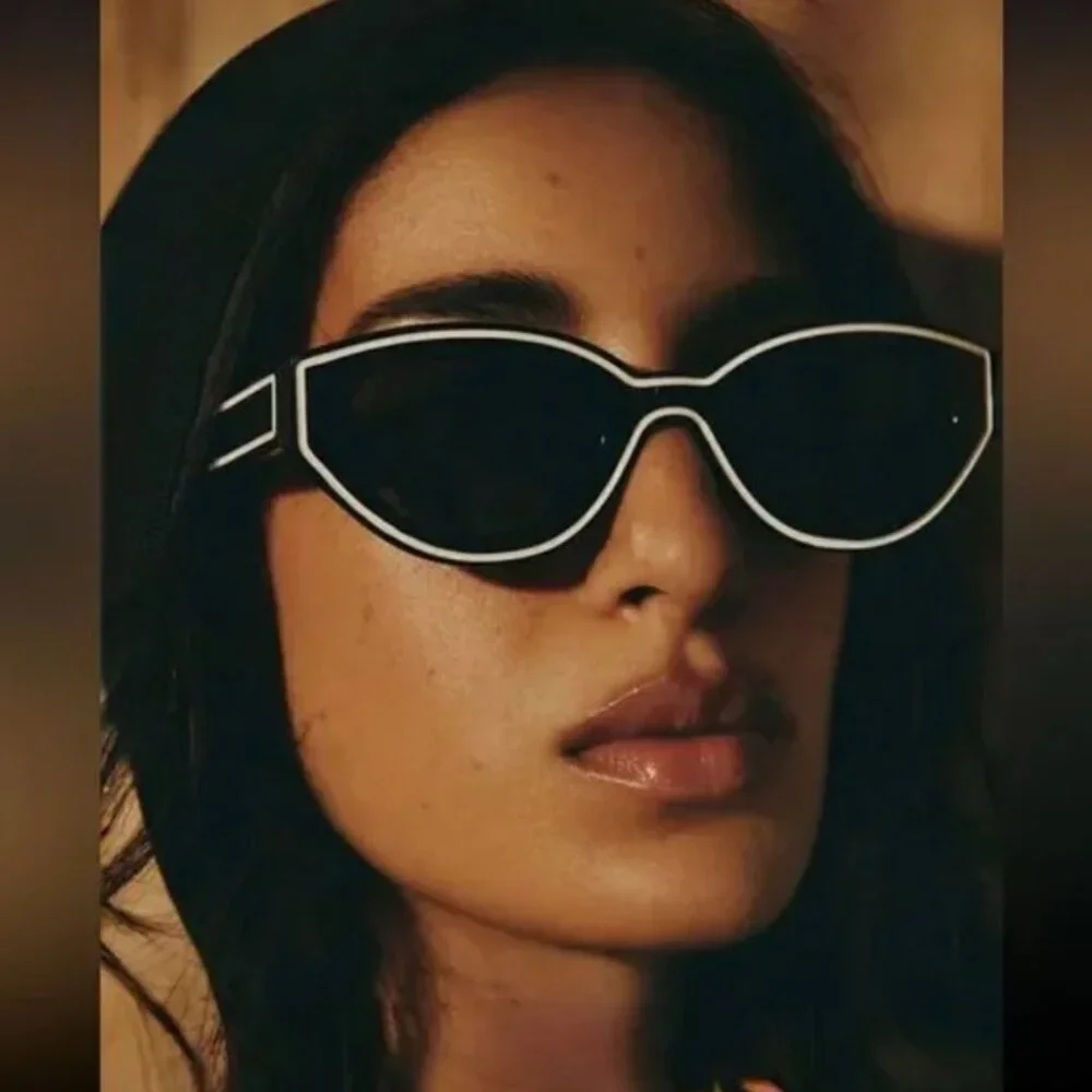 Trendy black frame sunglasses
